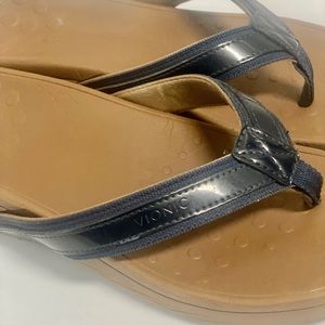 Vionic Navy Blue flip flop size 8, gently used